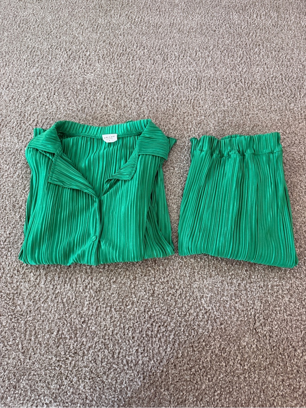 Green Pleated Two-Piece Pany Set with Collared Top